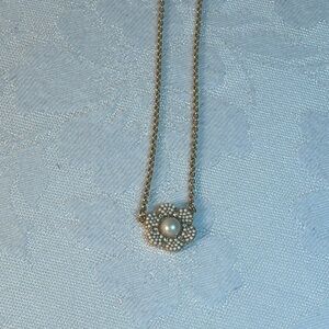 Kate Spade ♠️ Gold Tone Pearl Embellished Flower Necklace 15.5 - 18.5”
